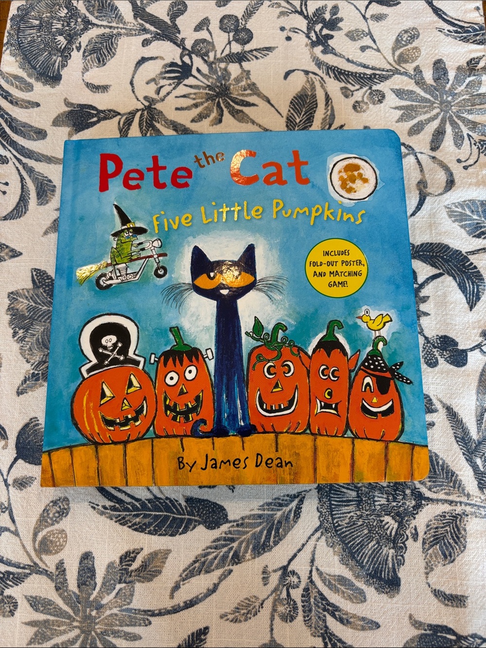 Pete the Cat: Five Little Pumpkins by James Dean